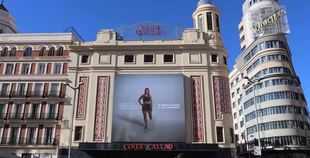 Imagen de Fiona Pinar en la campaña de CaixaBank