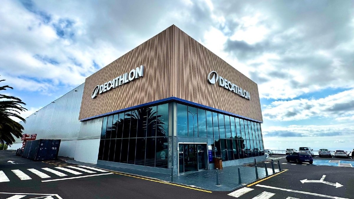 Exterior de una tienda Decathlon