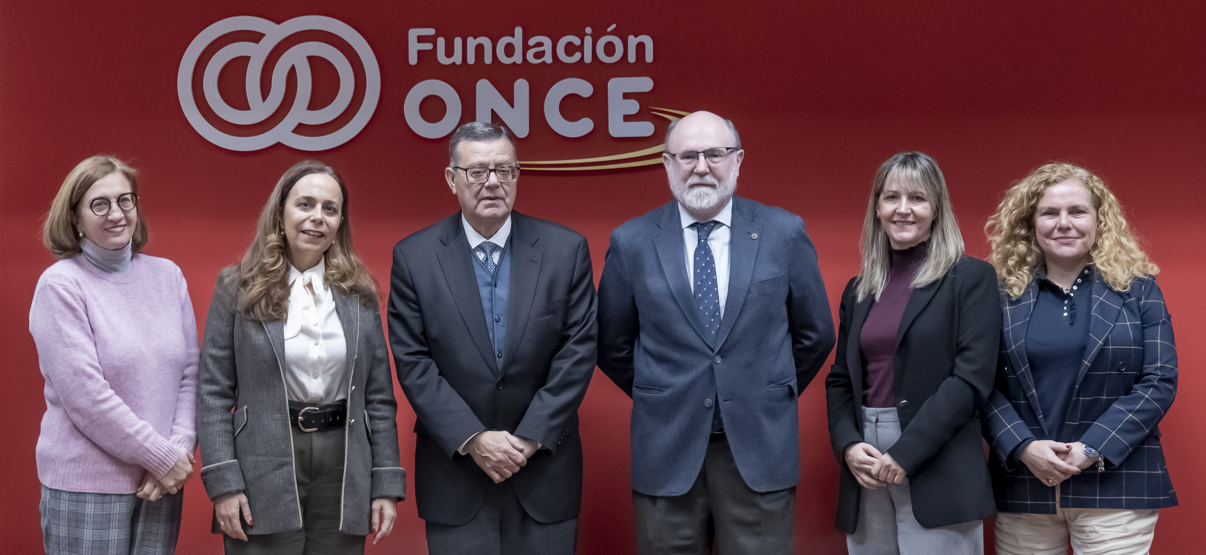 Foto de familia de la firma del convenio Inserta con Tragsa