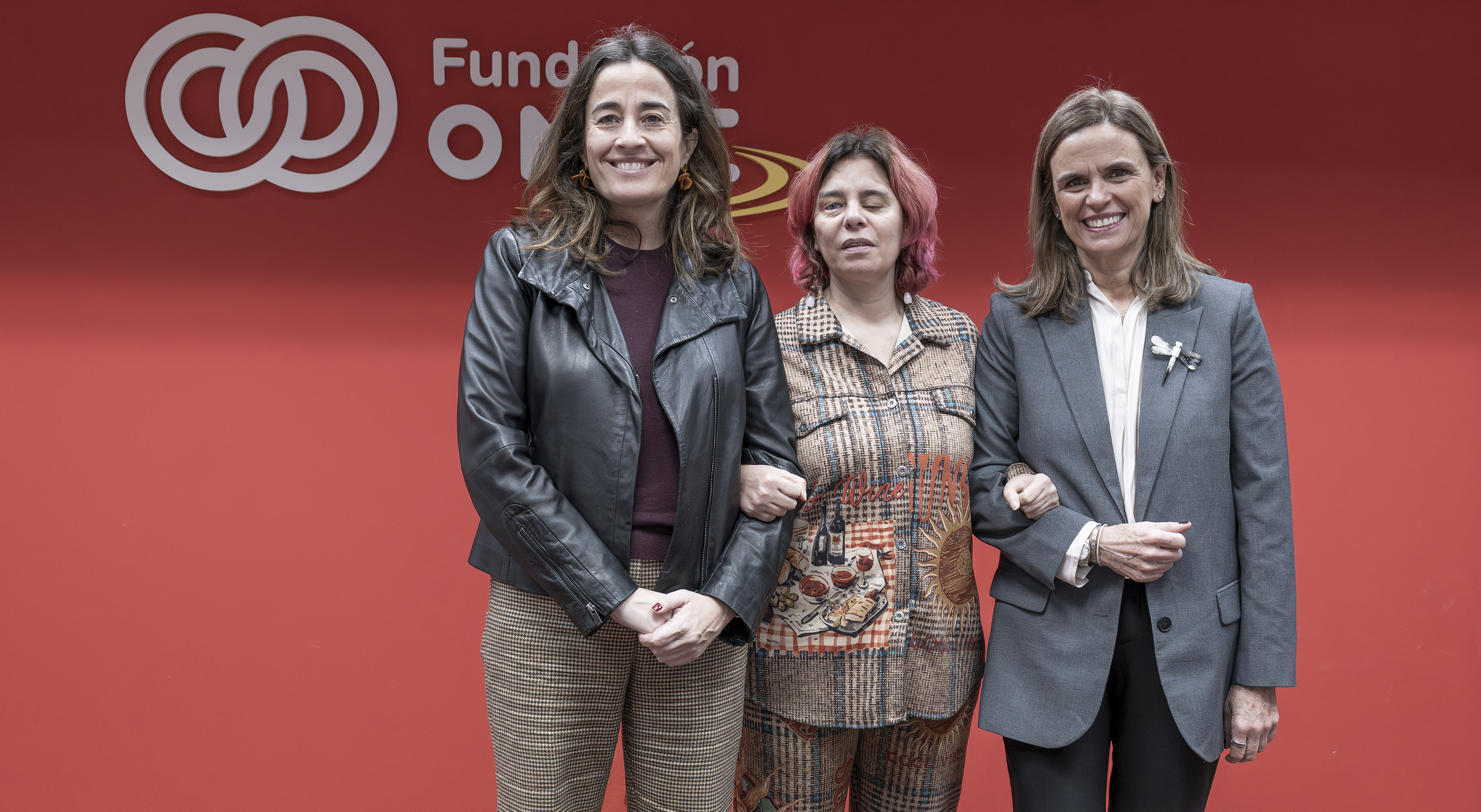 Virginia Garrido, Virginia Carcedo y Elena López en la firma del acuerdo