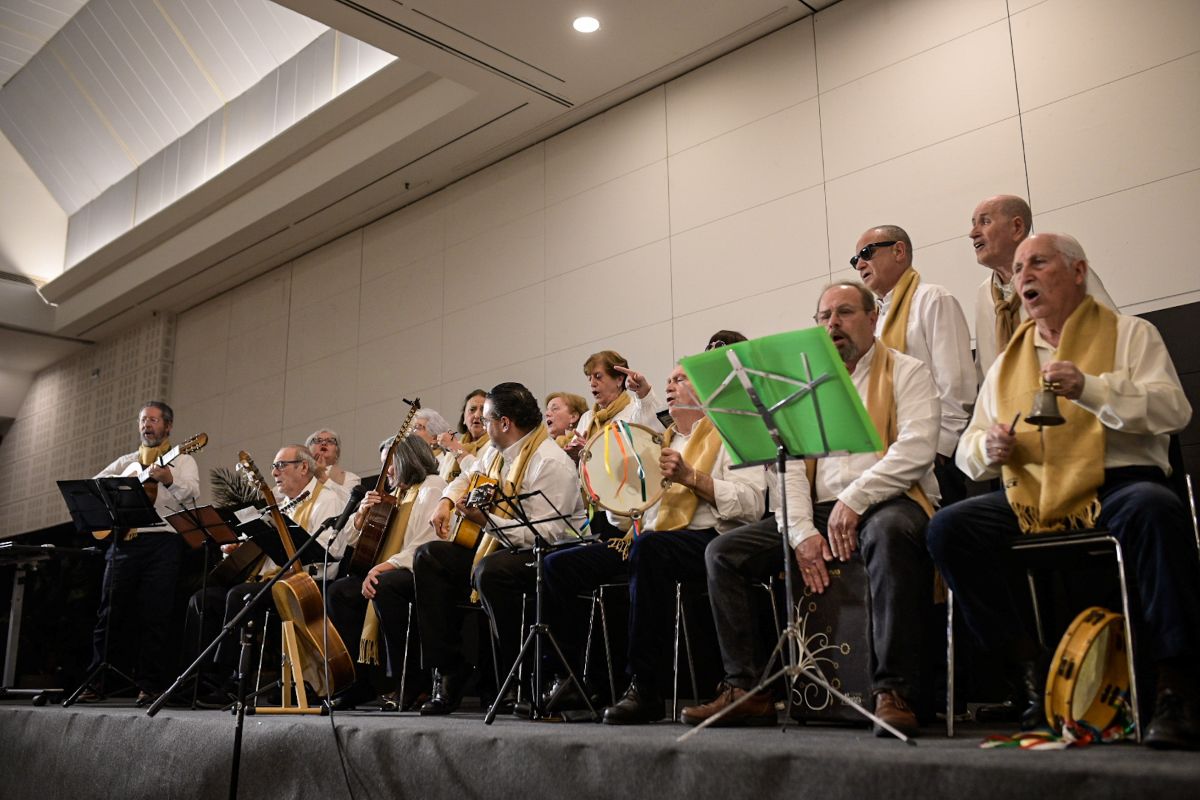 Momento de la actuación musical de algunos de los participantes en el turno de vacaciones