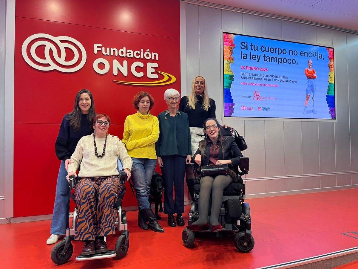 Foto de familia de las participantes en la jornada 