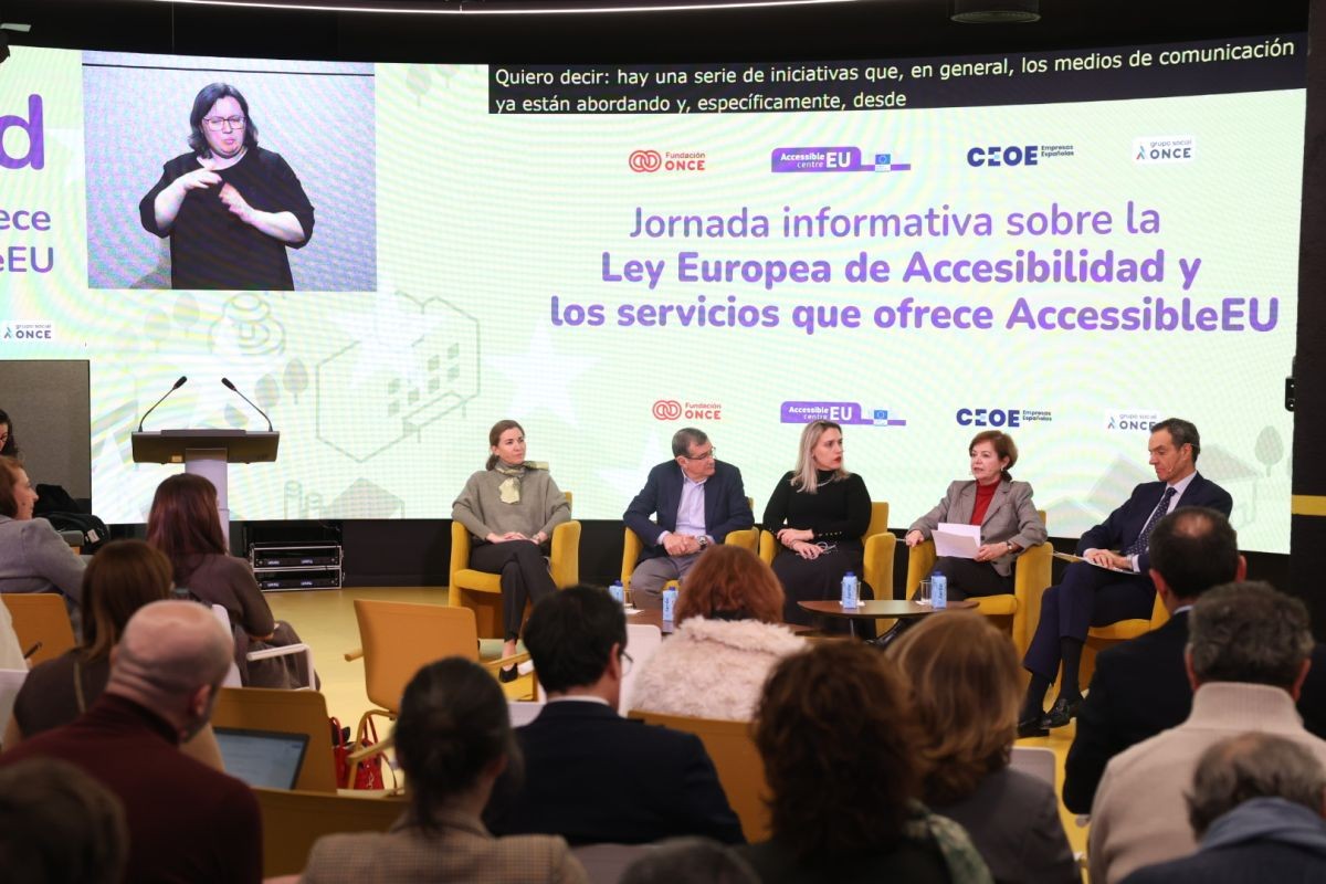 Una de la mesas de la jornada con representantes institucionales y empresariales sobre la aplicación de la ley europea de accesibilidad en las empresas