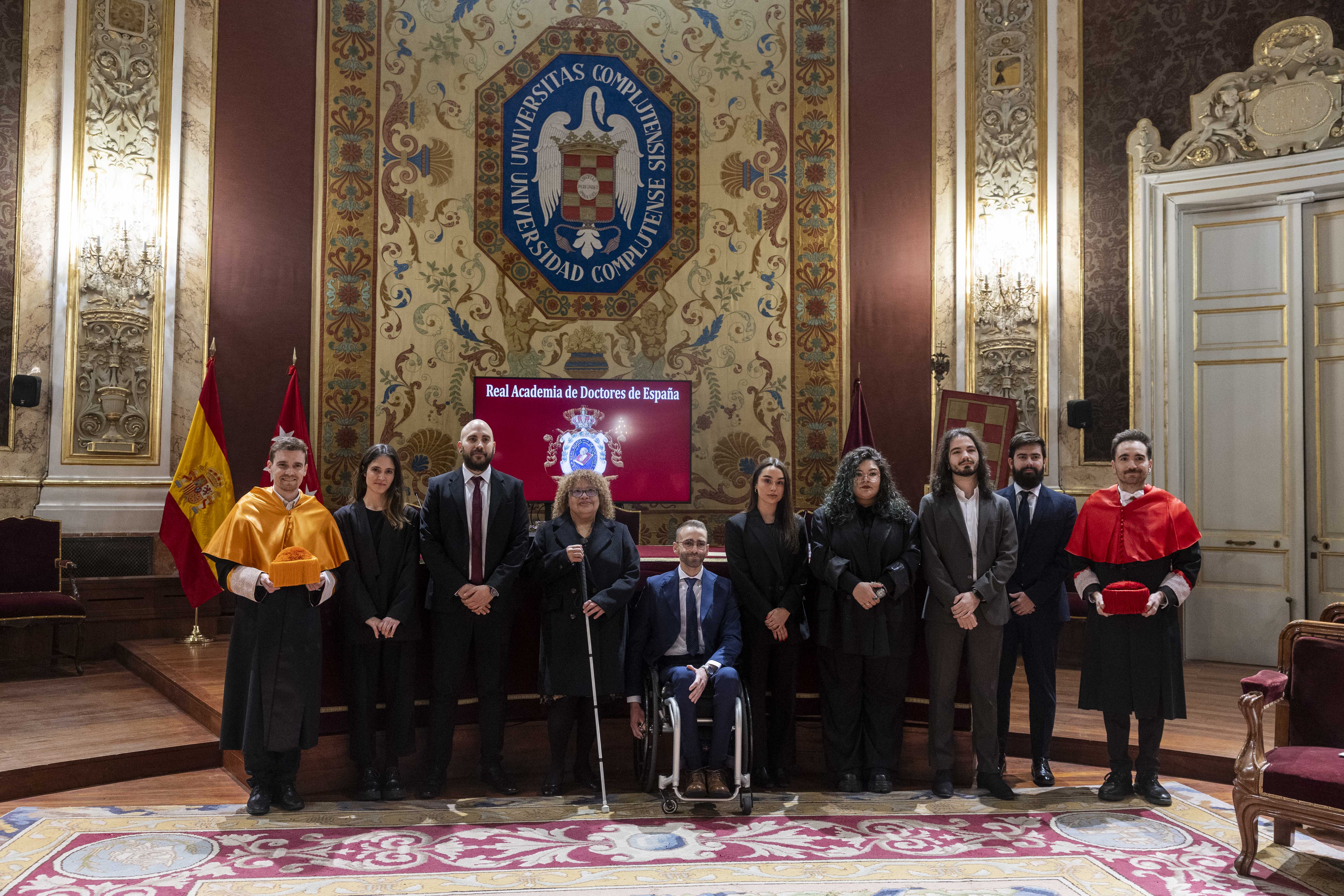 Foto de familia de los premiados con el galardón