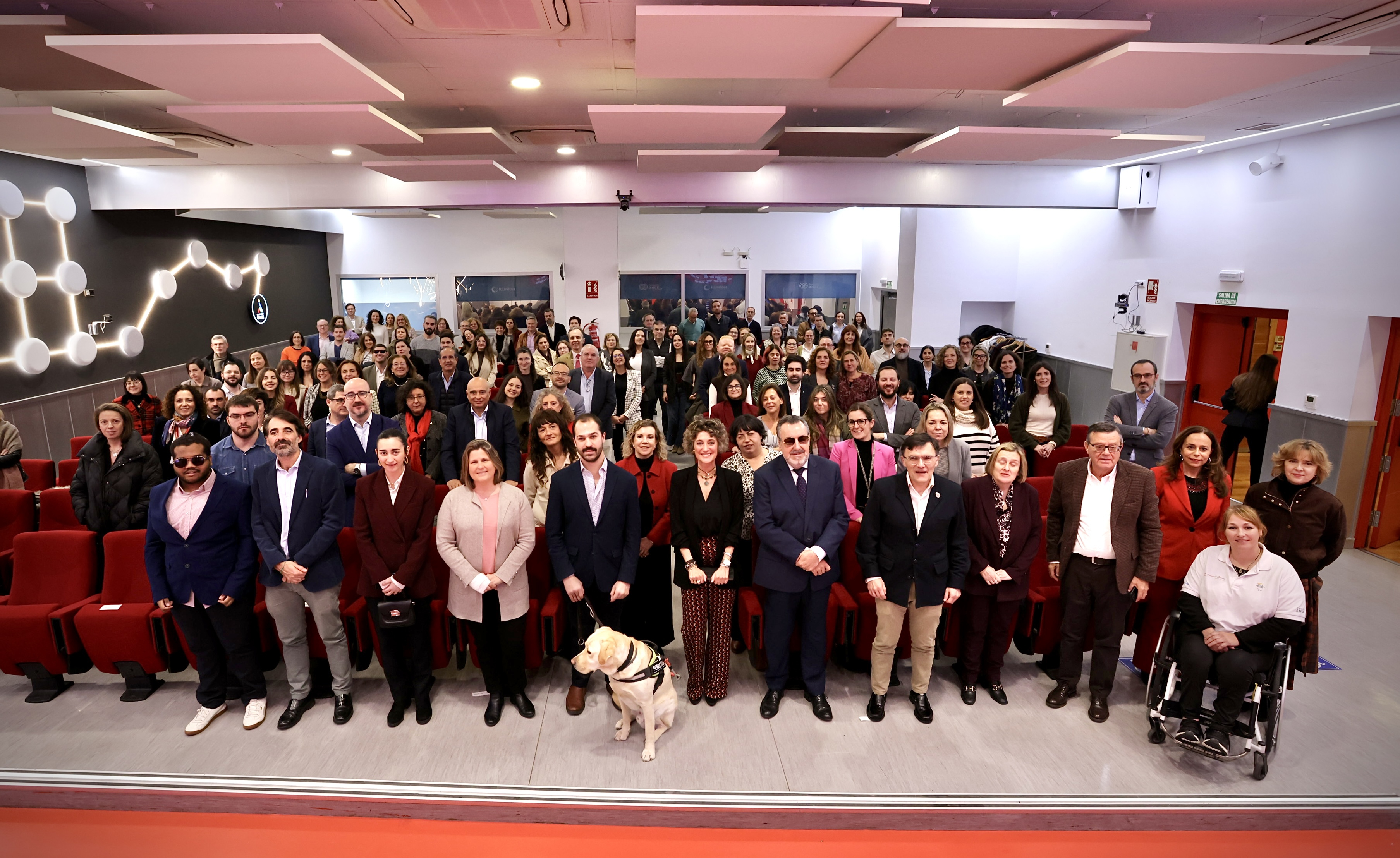 Foto de familia de todos los asistentes y responsables del Grupo Social ONCE a la Jornada Anual de Donantes del Grupo Social ONCE