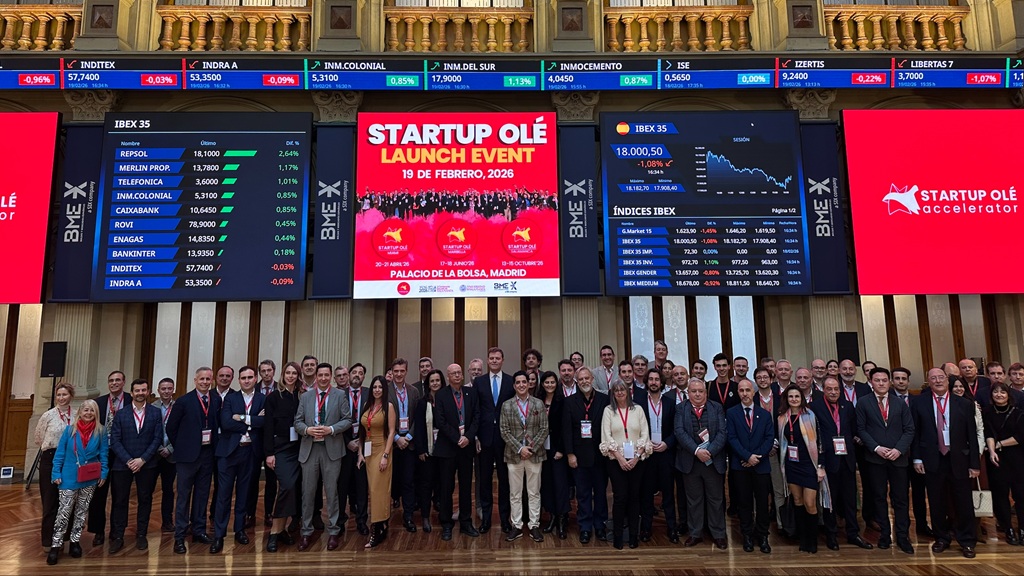 Foto de familia de la presentación de la feria Startup Olé de empleo en la Bolsa de Madrid