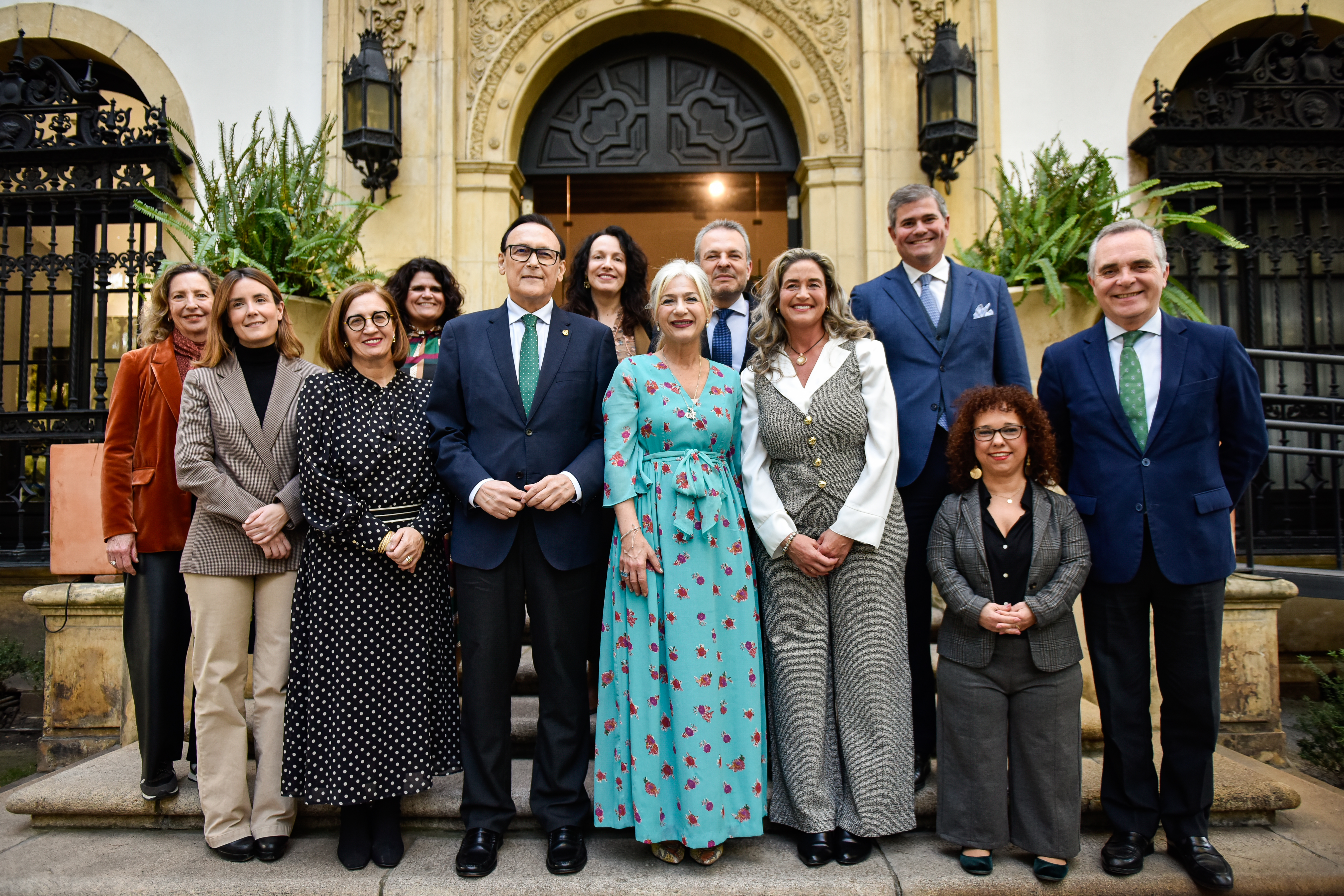 Foto de familia de los participantes en la presentación del informe