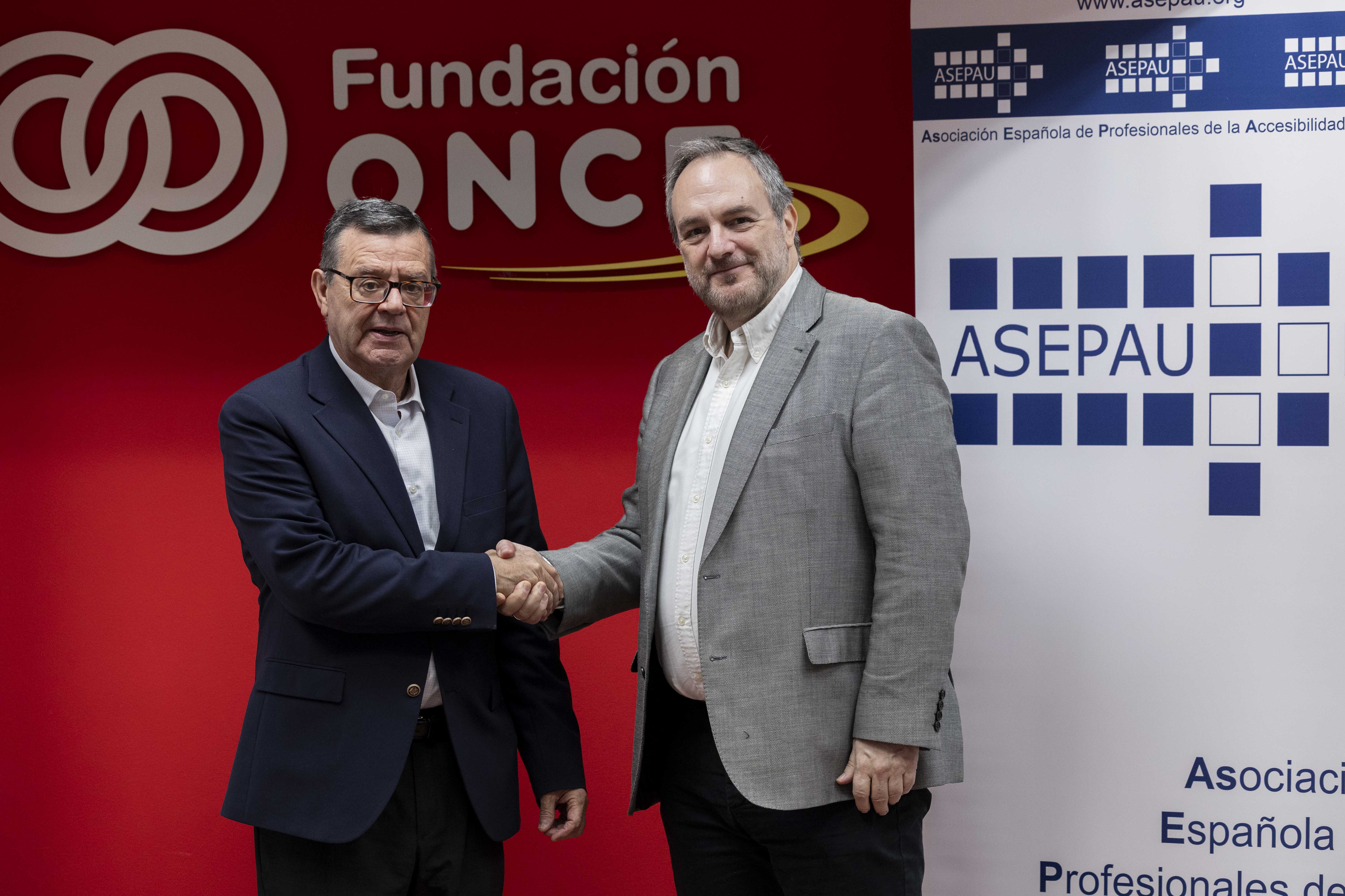 José Luis Martínez Donoso, director general de Fundación ONCE, y Delfín Jiménez Martín, presidente de ASEPAU