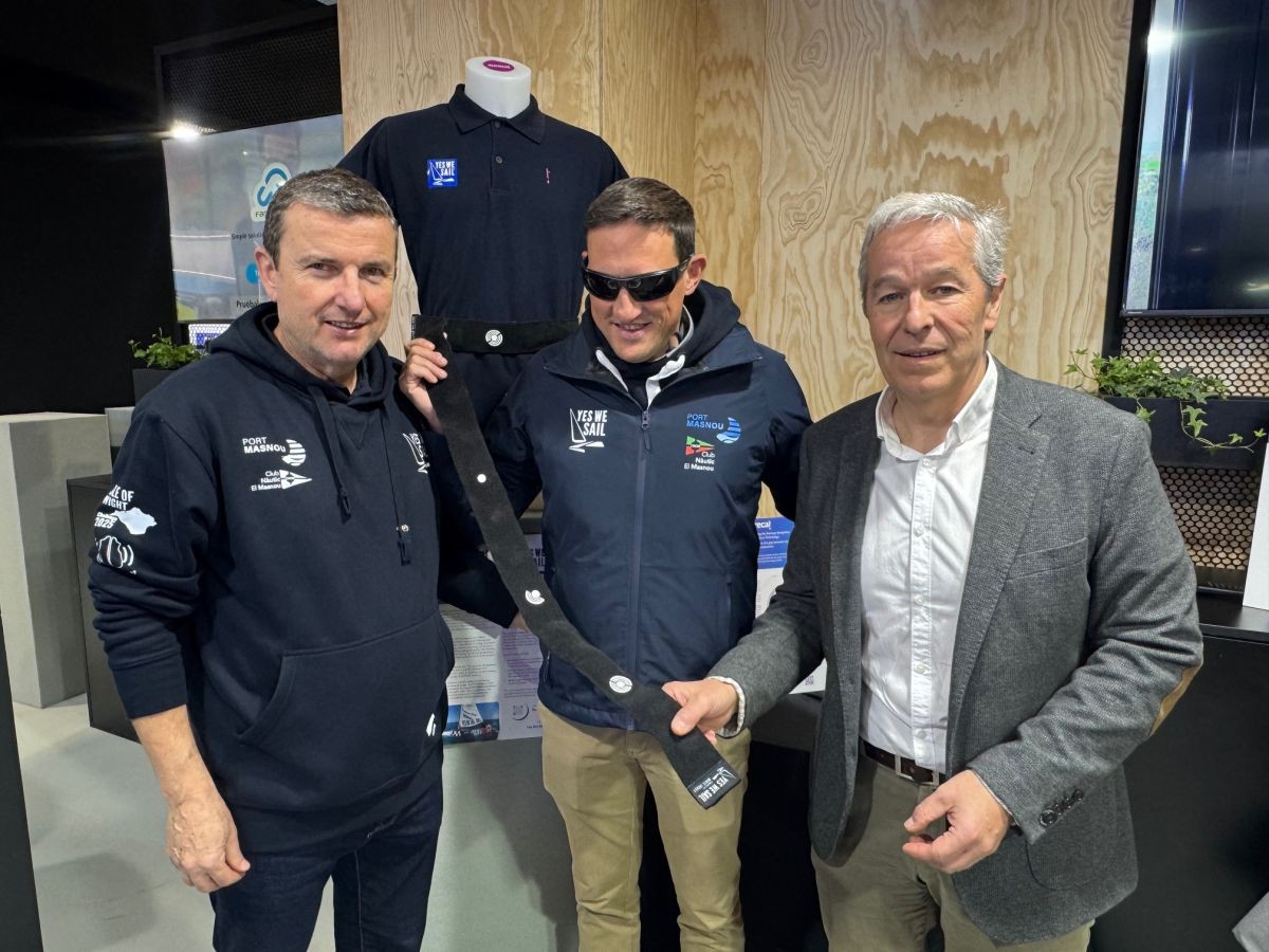 Dani Anglada en el centro de la imagen, junto a los responsables de la startup catalana y del centro tecnológico