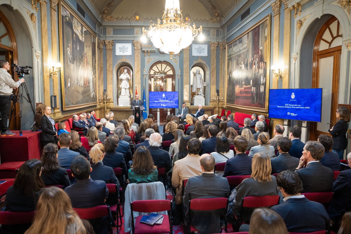 Panorámica de la sala del Senado en la inauguración del encuentro empresas-parlamentarios