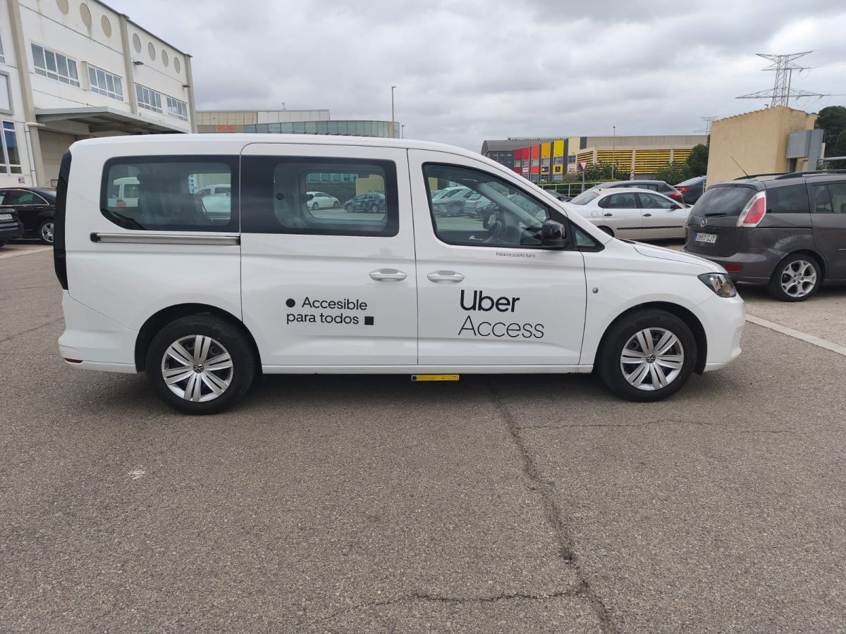 Imagen de un vehículo Uber Access