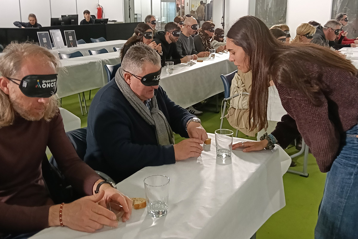 Un momento de la cata a ciegas