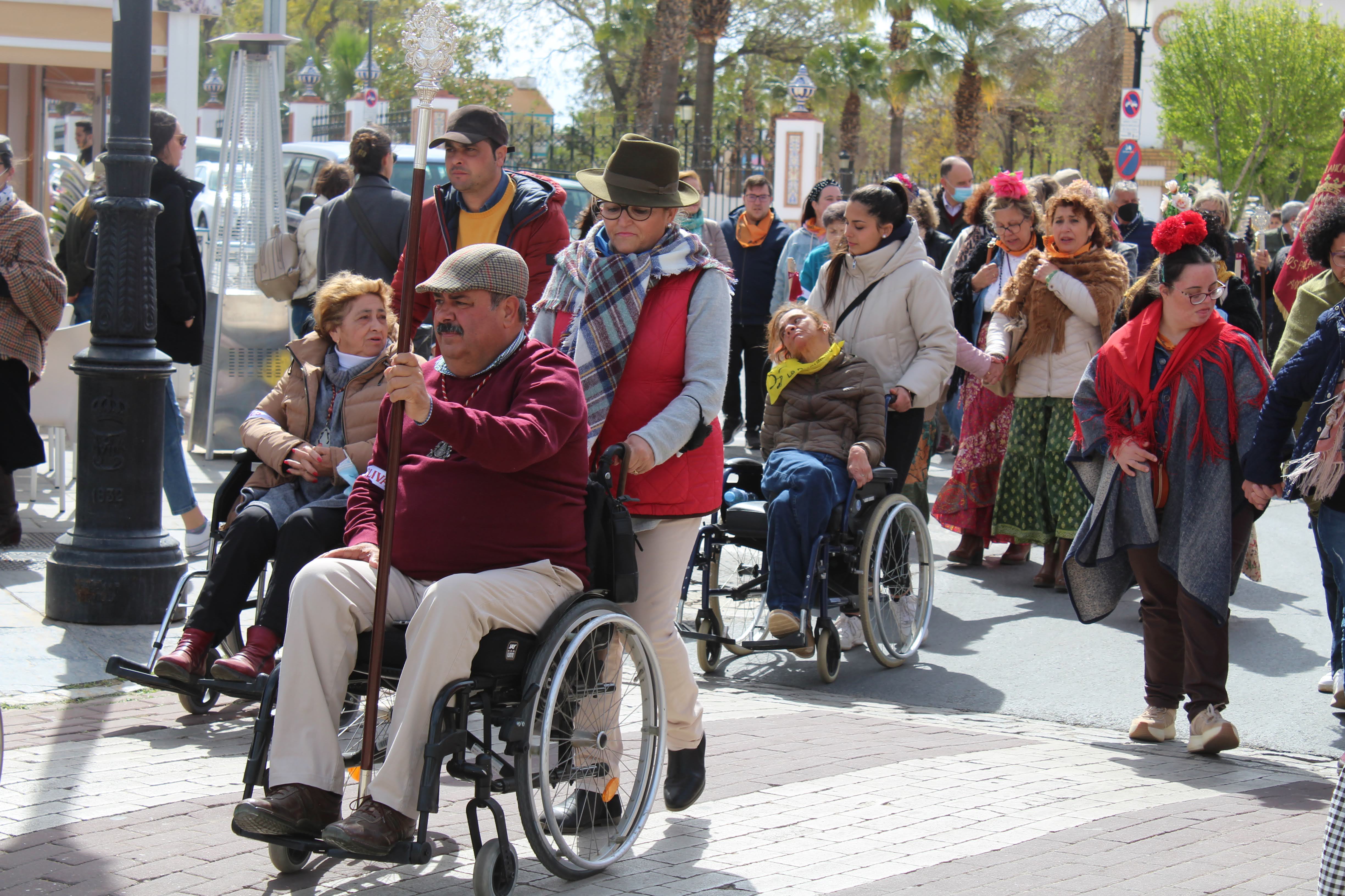 Personas con discapacidad que realizan en Camino del Rocio
