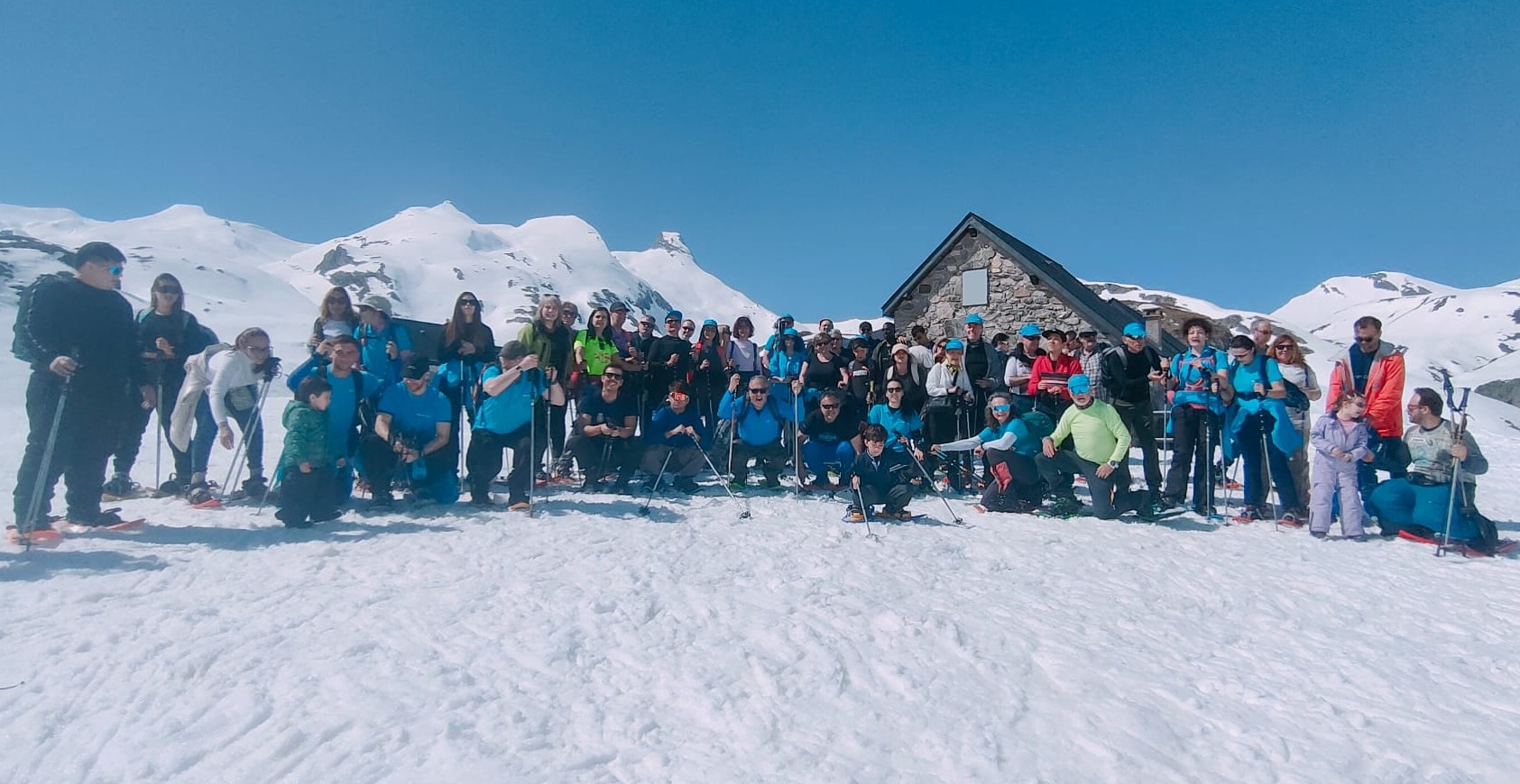 Foto de familia del grupo de afiliados y voluntarios de Caixabank