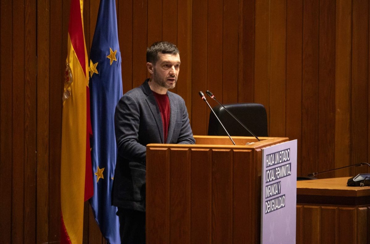 El ministro de Derechos Sociales, Consumo y Agenda 2030, Pablo Bustinduy, en un acto | Foto del Ministerio de Derechos Sociales