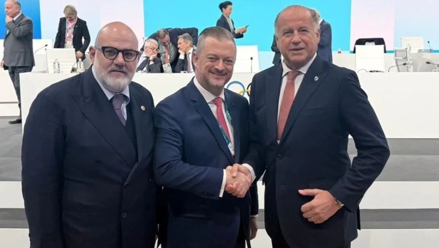 Andrew Parsons (en el centro de la imagen), presidente del IPC y Luciano Rossi (derecha), presidente de la ISSF | Foto de IPC