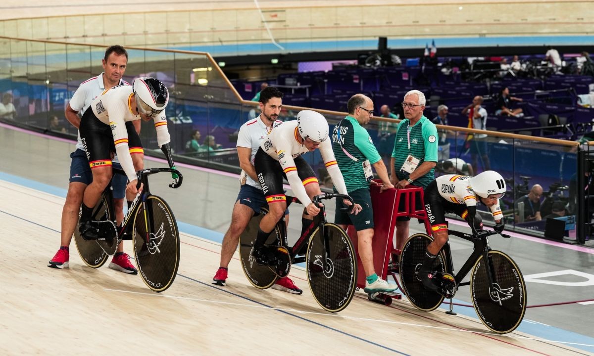 Los ciclistas Alfonso Cabello, Pablo Jaramillo y Ricardo Ten, en los Juegos Paralímpicos de París 2024 | Foto de CPE