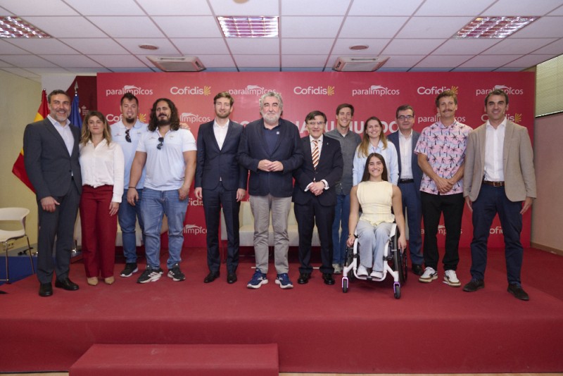 Foto de familia de la presentación del proyecto 