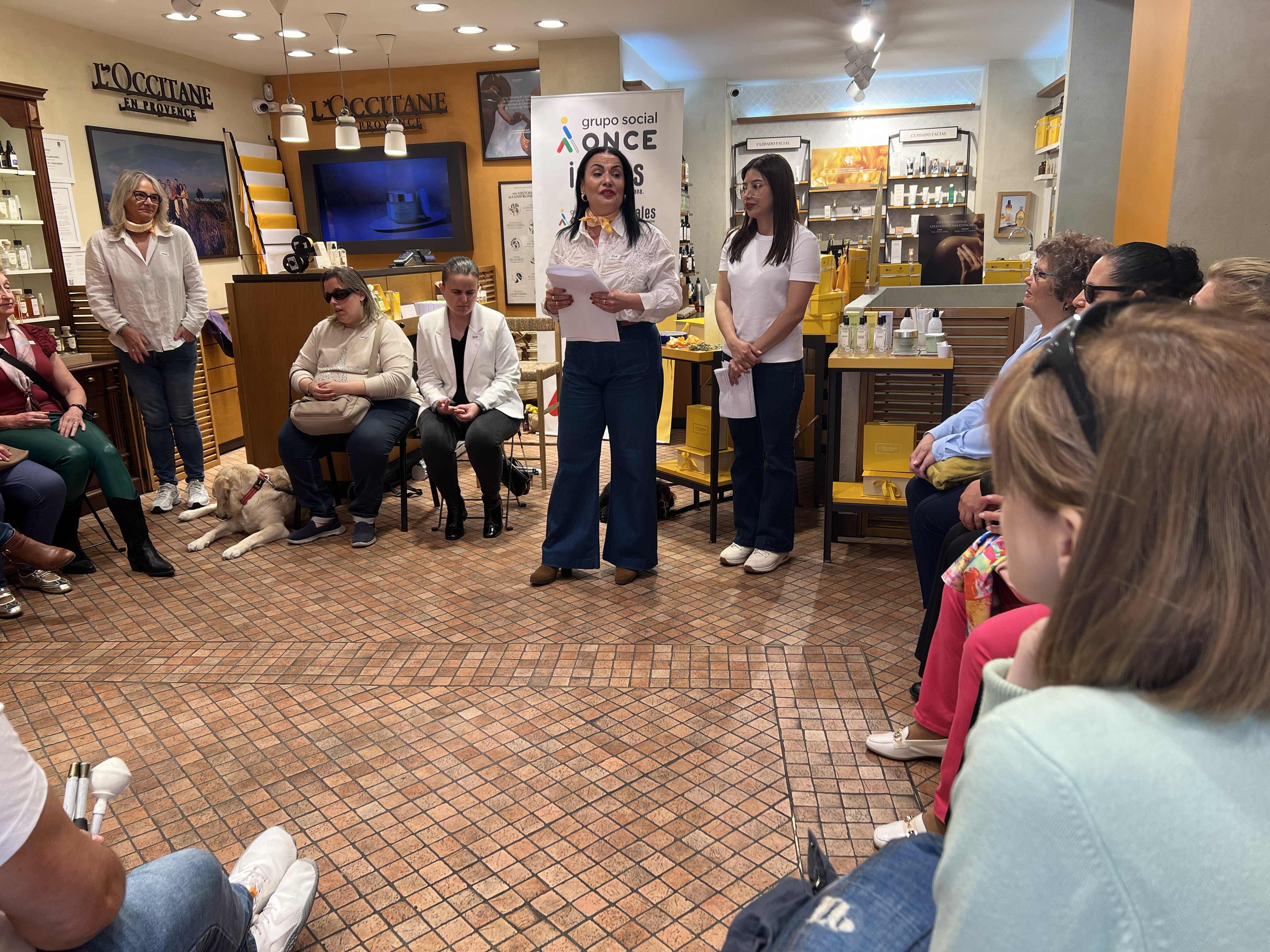 Eva Segovia, store manager de L’Occitane, explica la actividad