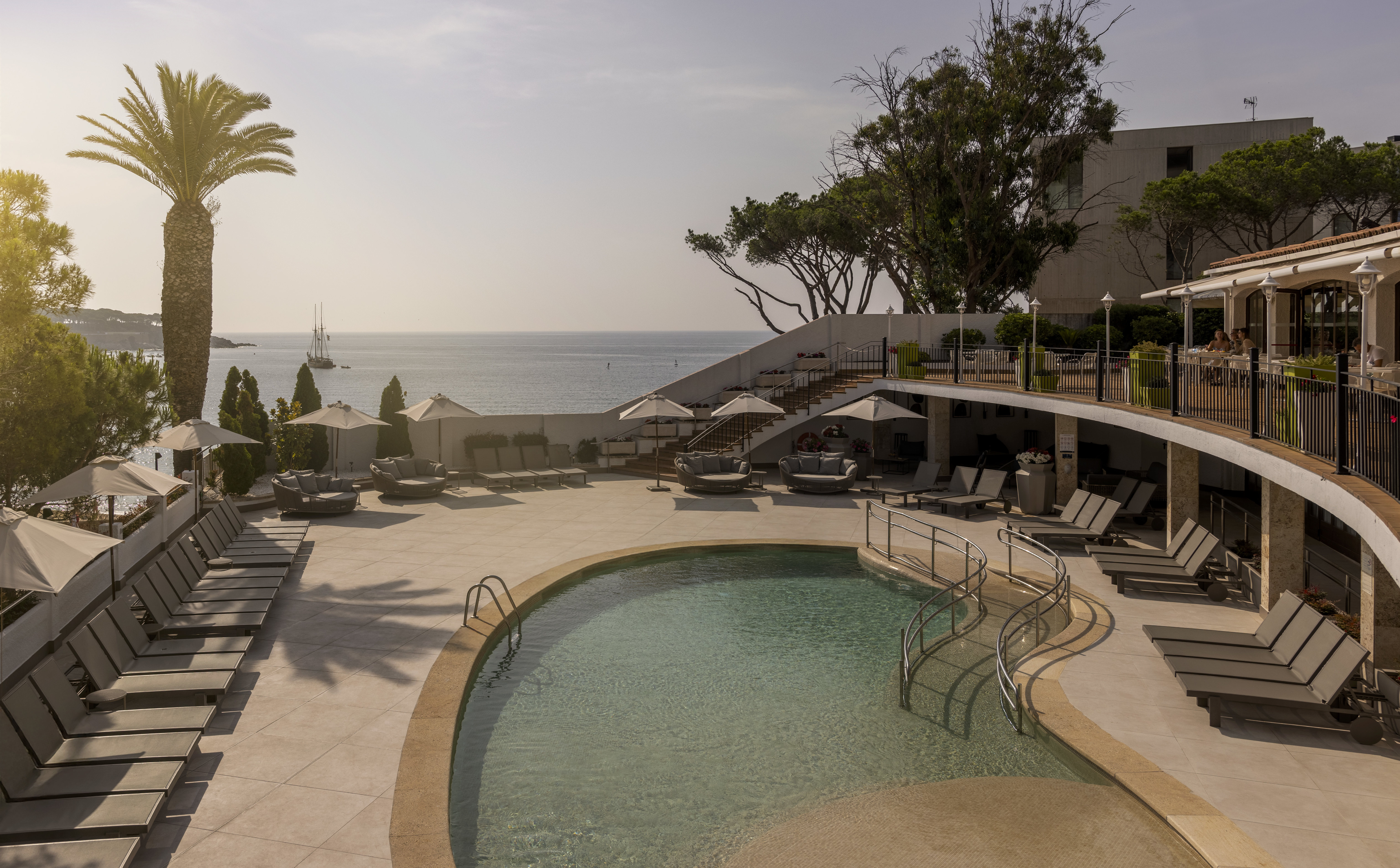 Vista de la piscina del Ilunion Caleta Park