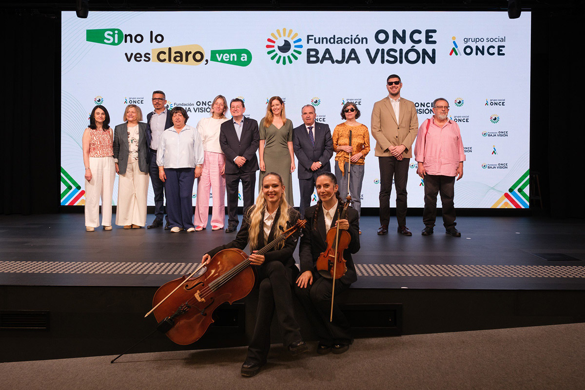 Foto de familia de los participantes en la presentación de la FOBV en Madrid