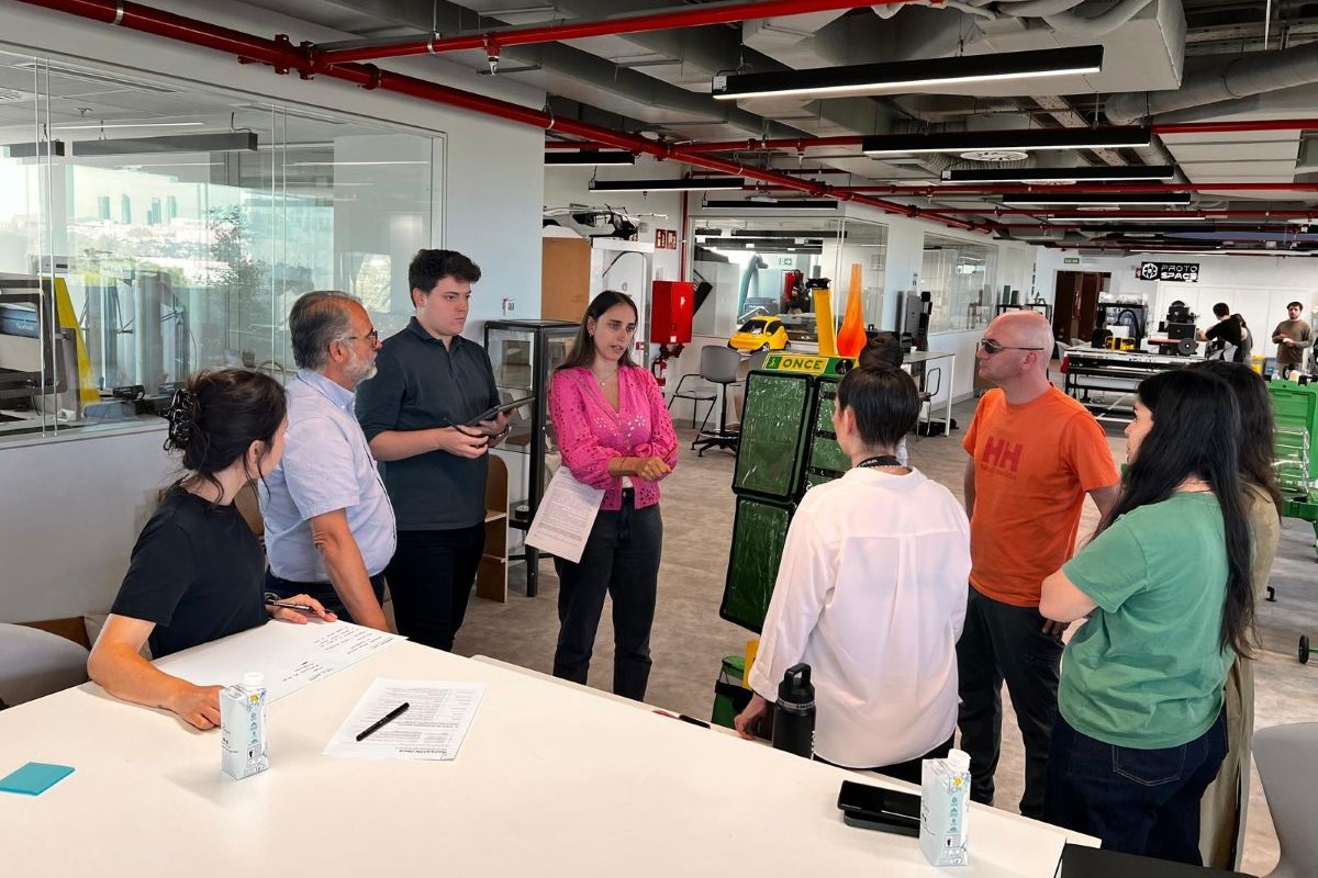 Algunos participantes en el hackatón de diseño y creación impulsado por ONCE Innova y Propelland, centrado en el desarrollo de un nuevo expositor 