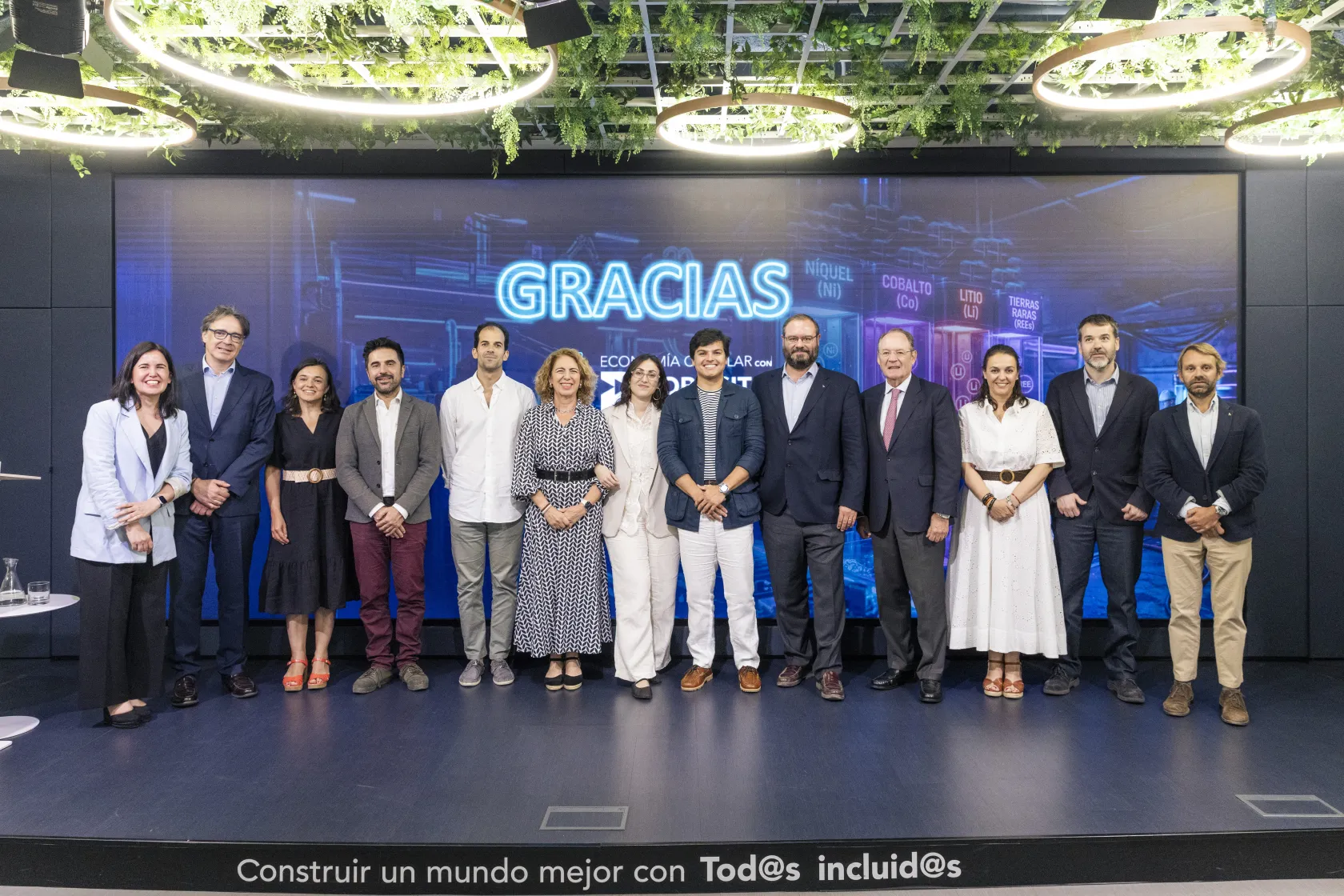 Foto de familia de los participantes en la jornada sobre economía circular en ILUNION