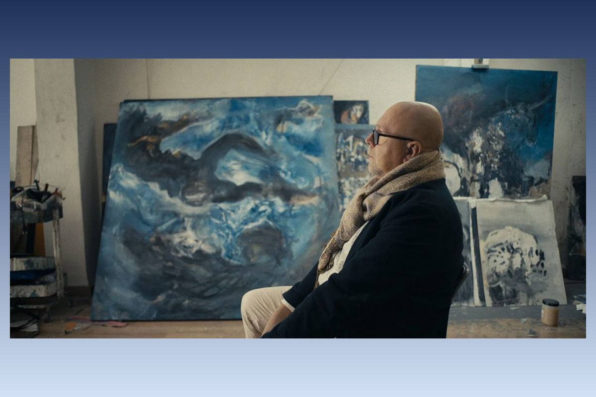 El pintor Jesús Galiana junto a algunas sus obras