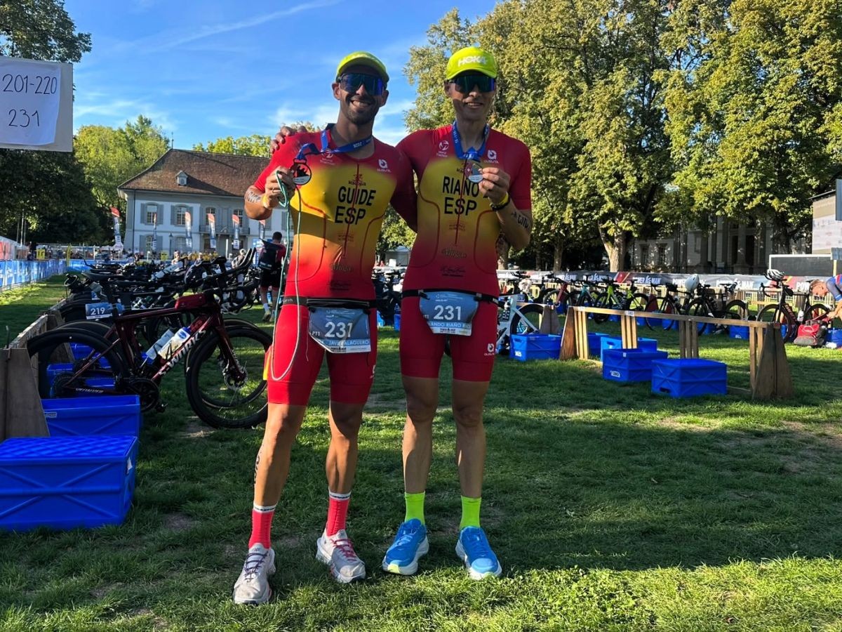 Alaguero y Riaño muestran sus medallas de oro