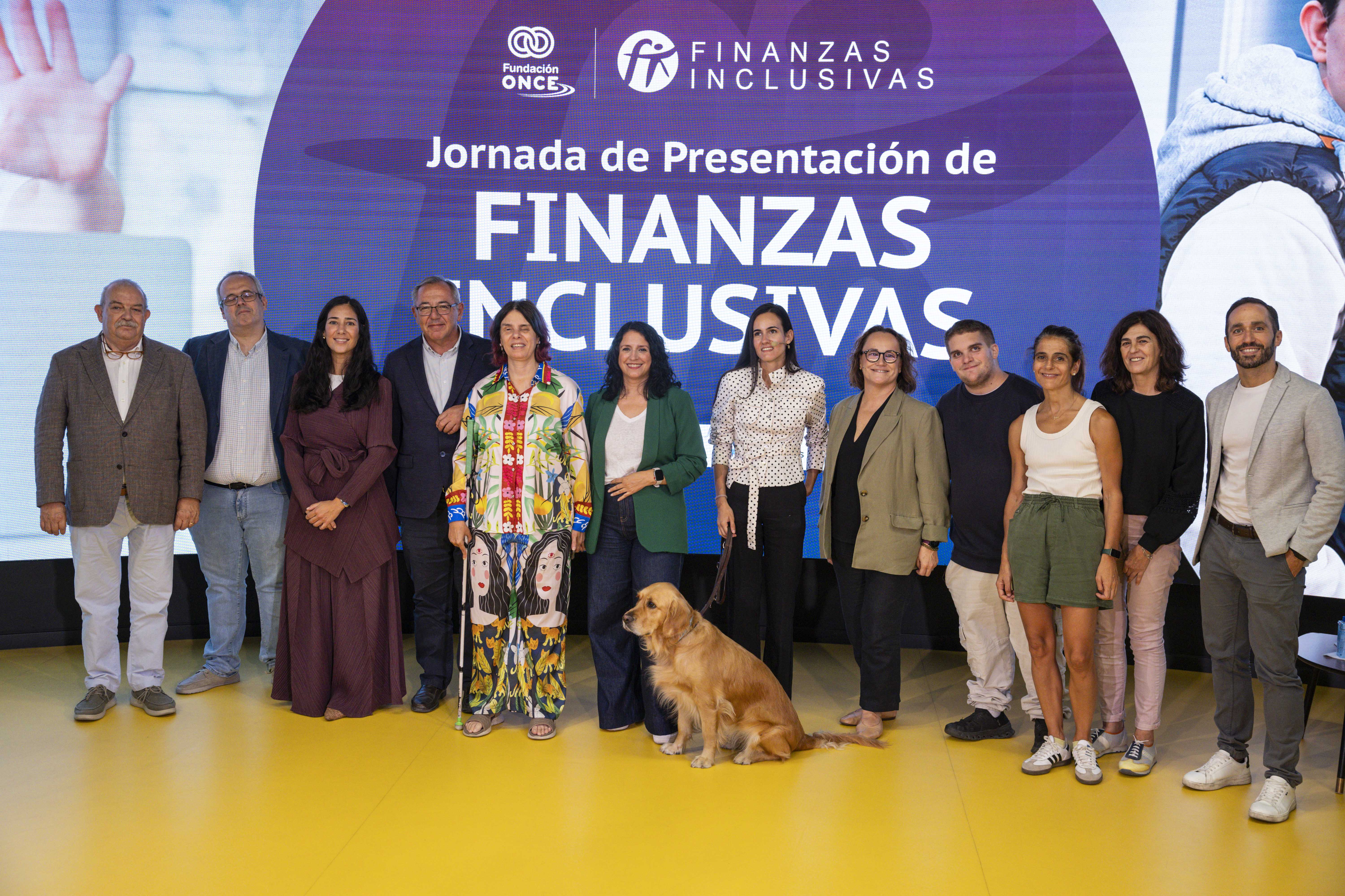 Foto de familia de la presentación del curso 
