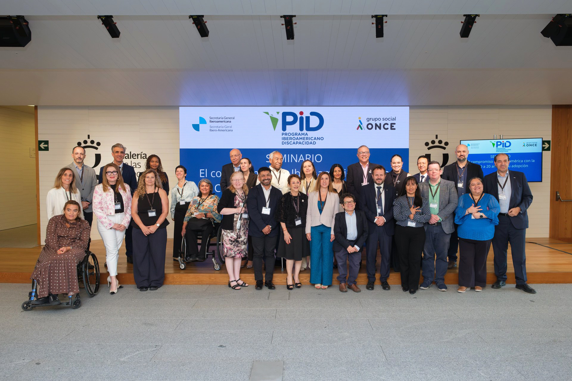 Foto de familia de algunos de los participantes en el seminario | Foto ONCE