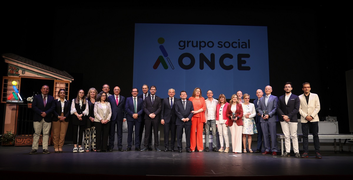 Foto de familia Premios Solidarios Grupo Social ONCE Castilla y León 2024