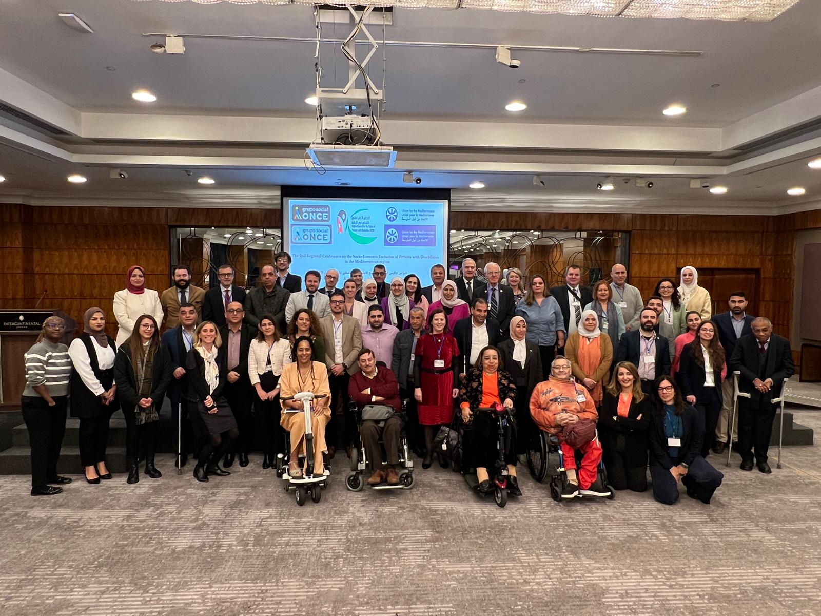 Foto de familia de los participantes de la II Conferencia Euromediterránea de Ammán (Jordania)