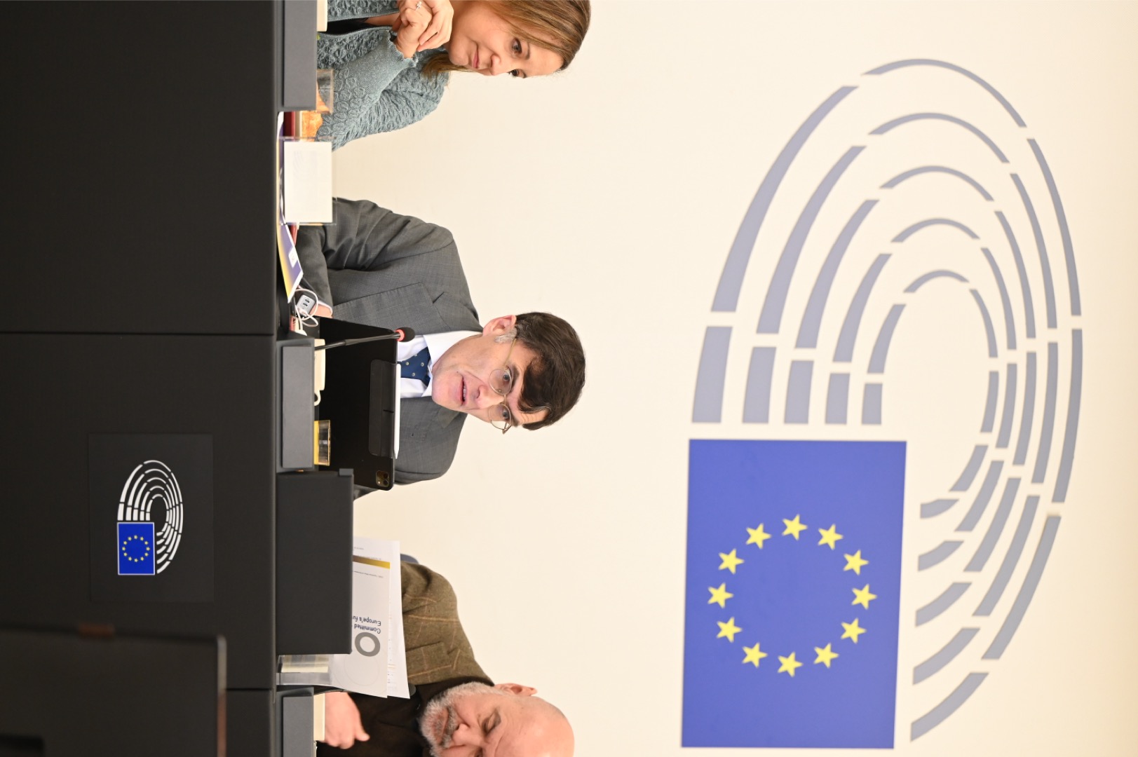 Alberto Durán, vicepresidente del Grupo Social ONCE, dirigiéndose a los eurodiputados reunidos en Estrasburgo