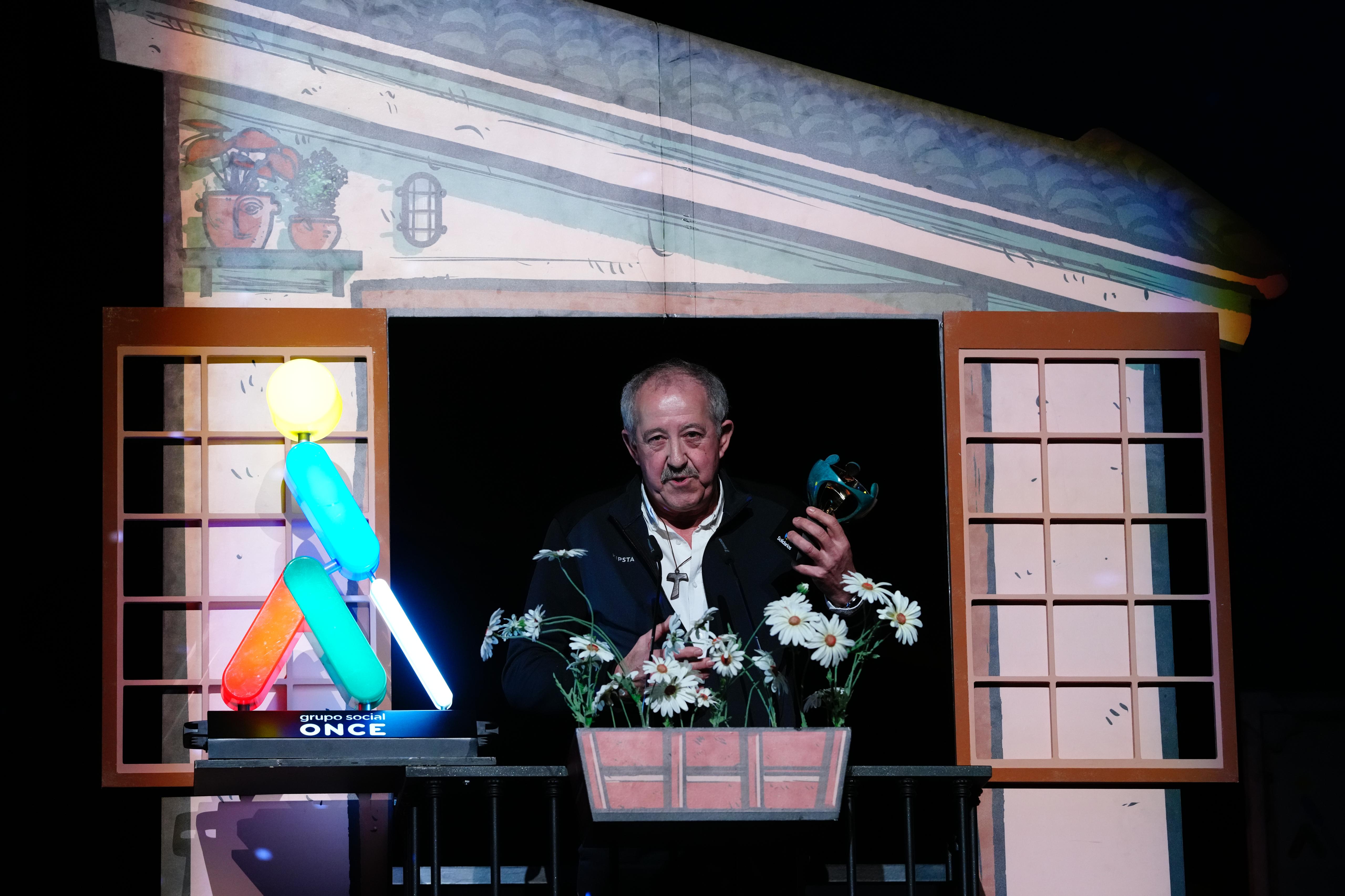 Jorge de Dompablo y Bernaldo de Quirós recogiendo el Premio Solidario a Persona Física