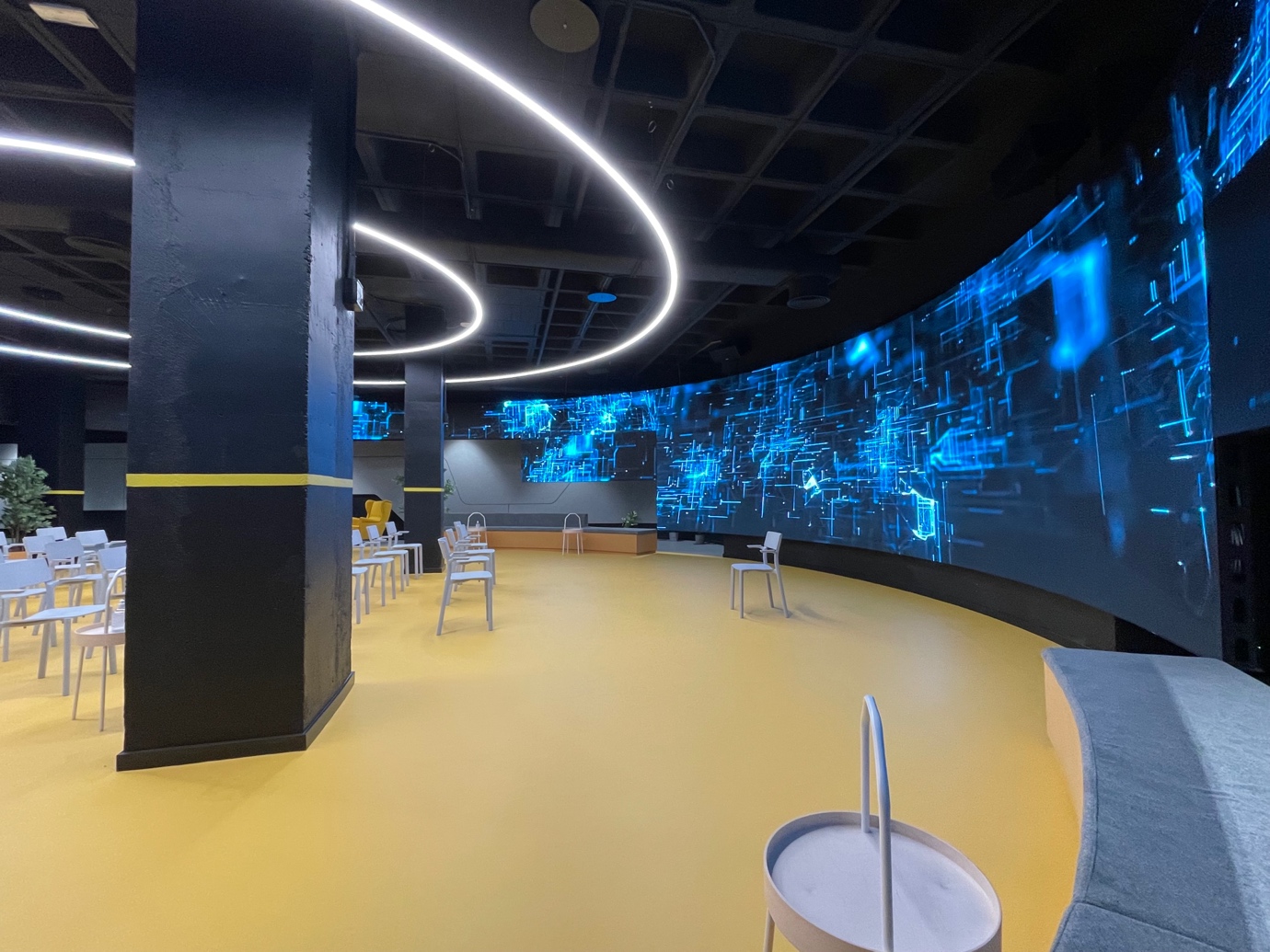 spacio amplio y moderno del Hub 