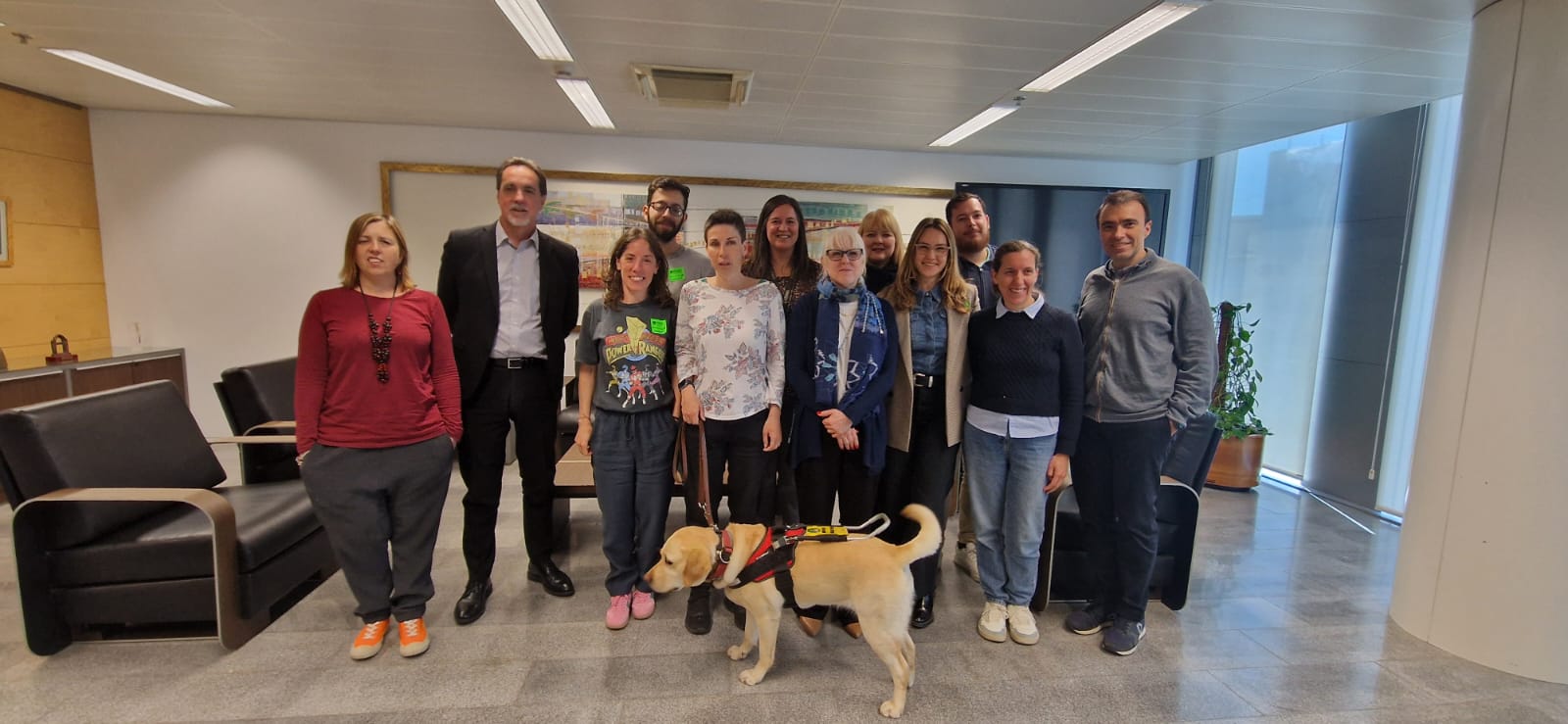 Foto grupal del equipo en la jornada del piloto ONCE en Casa en la DT de Catalunya. 