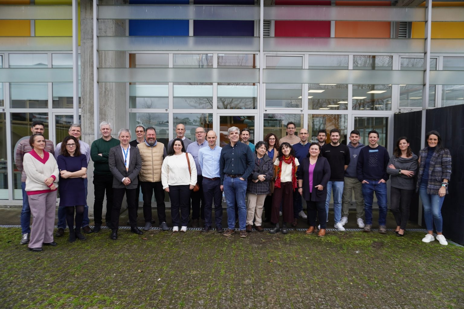 Foto de familia con todos los participantes en las puertas del CITIC