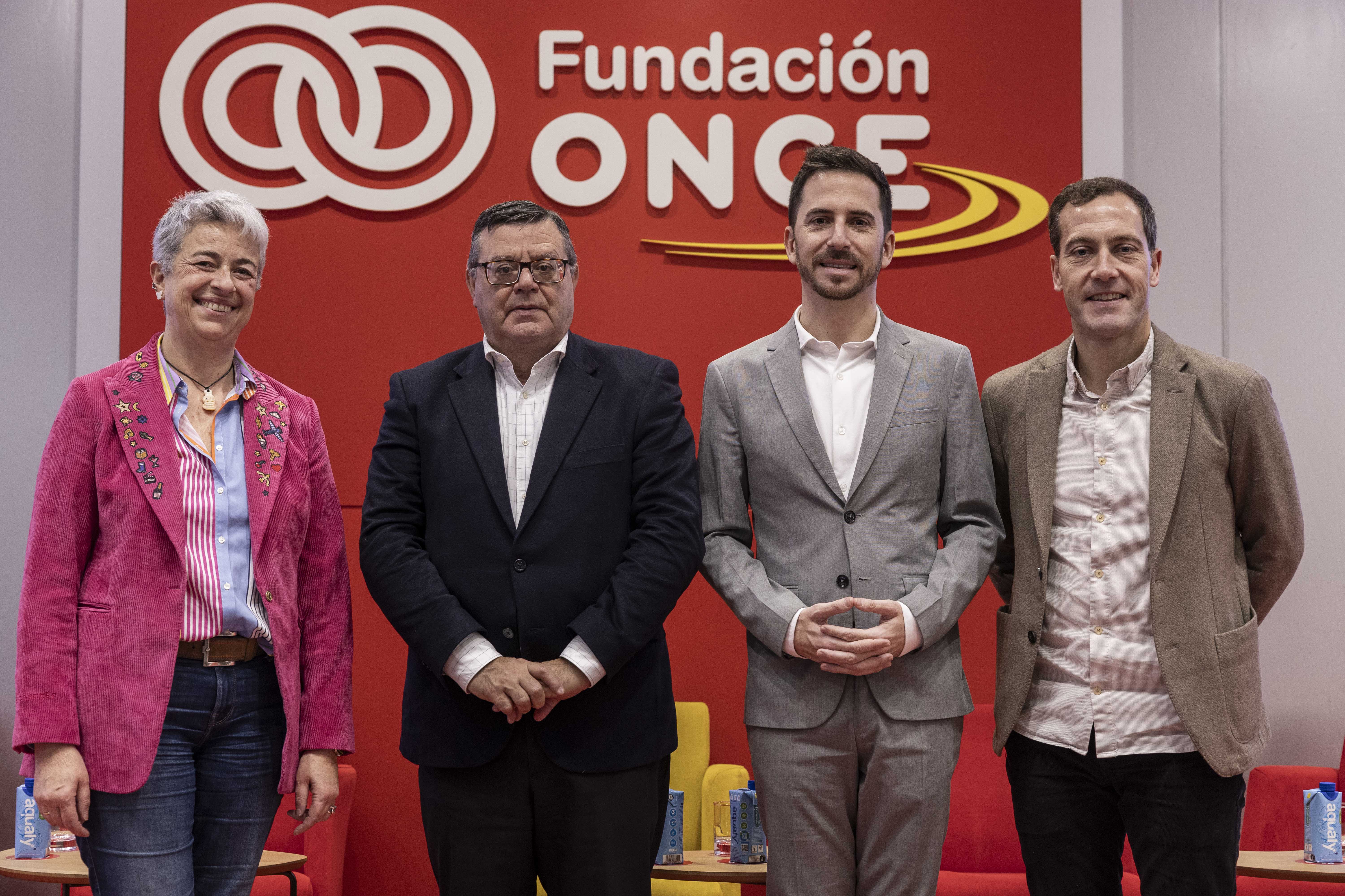 Foto de familia de la apertura de la presentación de la iniciativa Impulsa Social