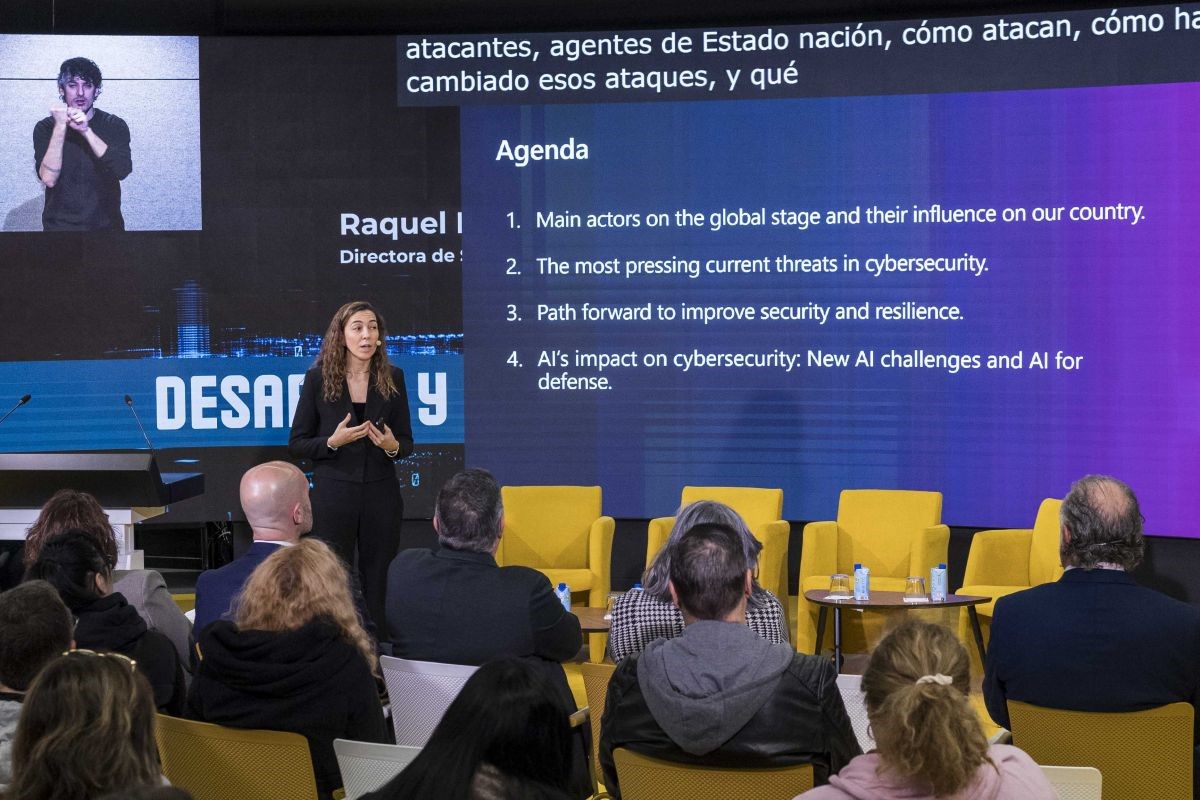 Momento de la intervención de Raquel Hernández