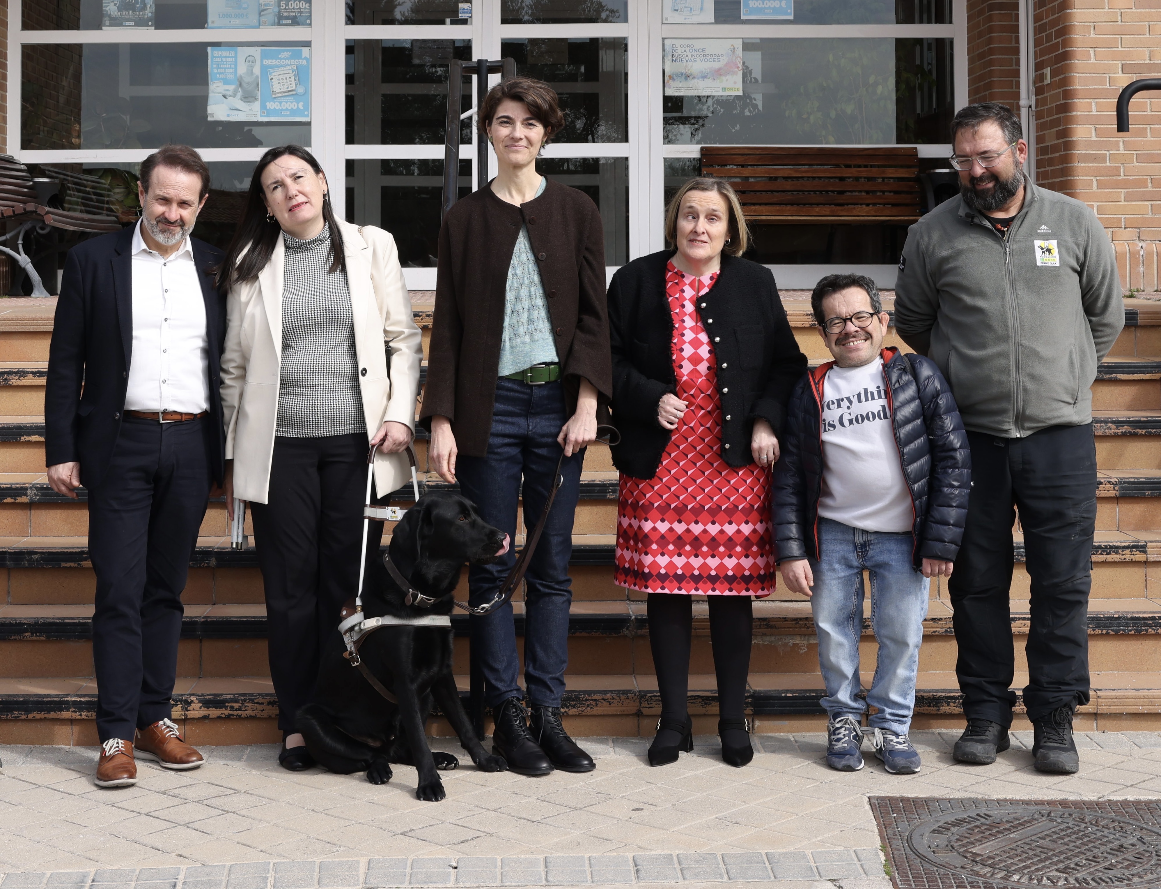 De izquierda a derecha, José Ramón Becerra, María Jesús Varela, María Rosa Martínez, Imelda Fernández, Jesús Martín Blanco y un instructor de la FOPG