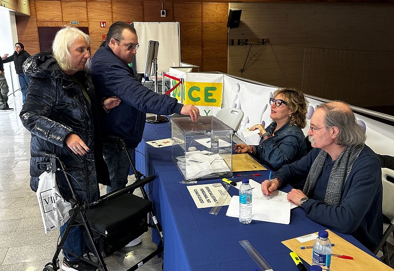 Mesa electoral en la sede de Barcelona