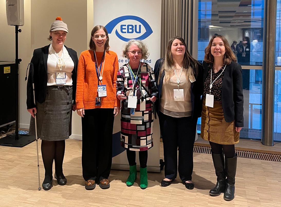 Foto Familia de las representantes de la EBU junto a las eurodiputadas del PE Foto Familia de las representantes de la EBU junto a las eurodiputadas del PE
