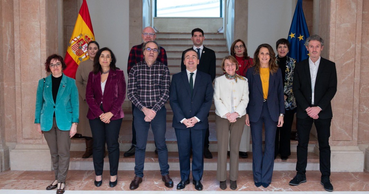 Foto de familia de las organizaciones de la discapacidad con Albares