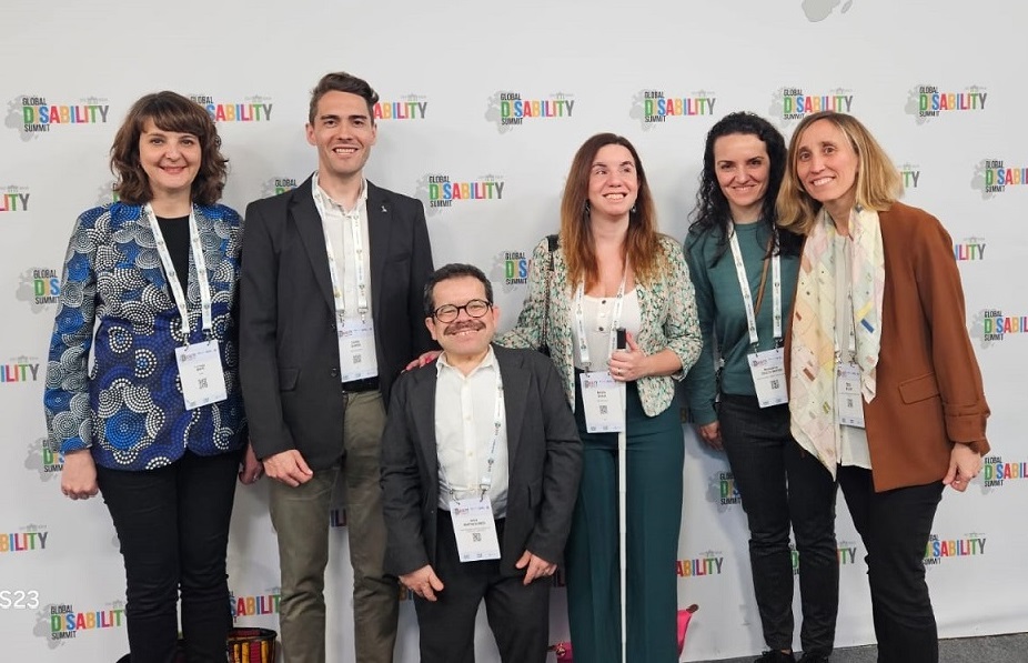 Foto de familia de la delegación española en el GDS, con Jesús Martín y Natalia Guala en el centro de la imagen
