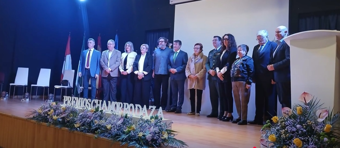 Foto de familia de todos los premiados Foto de familia de todos los premiados