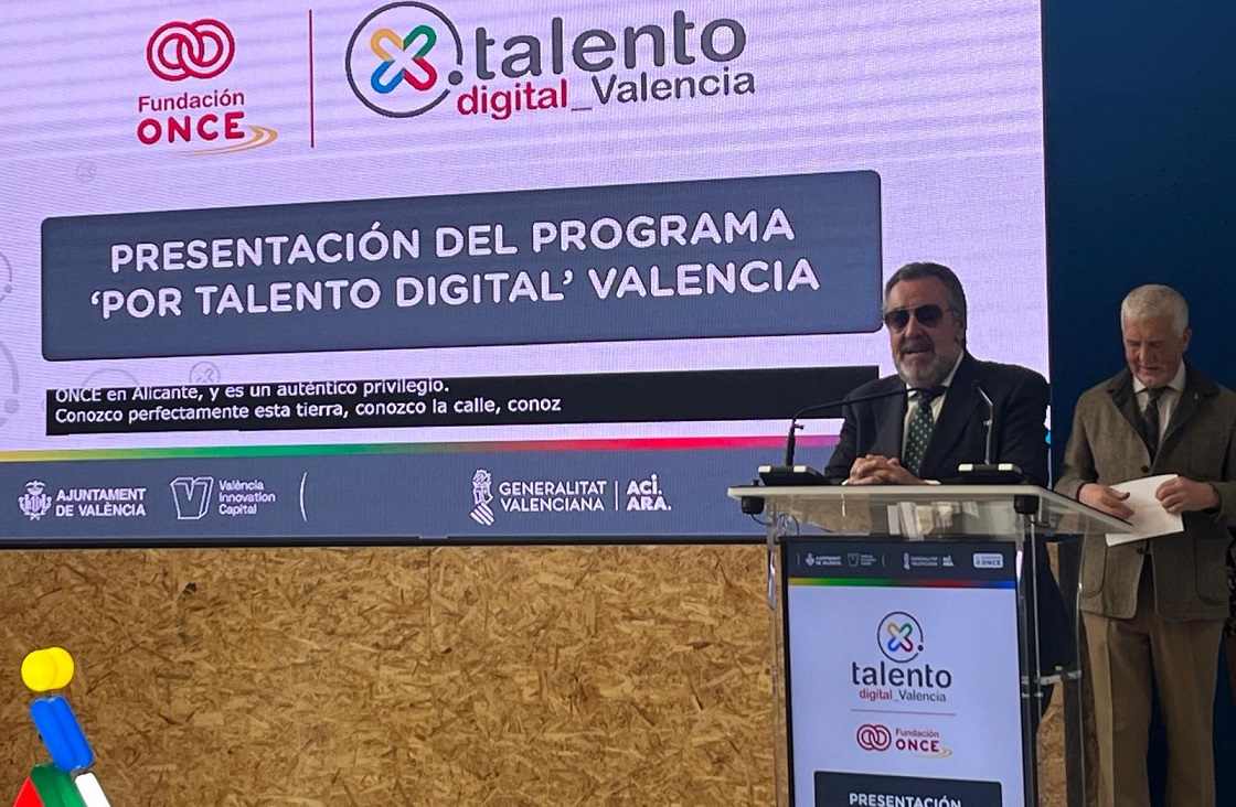 Miguel Carballeda presentando el proyecto X Talento Digital en Valencia