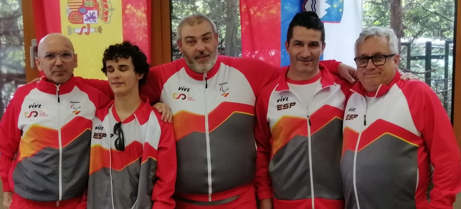 Equipo Español en el Torneo de Eslovenia, con David Fernández en el centro Equipo Español en el Torneo de Eslovenia, con David Fernández en el centro