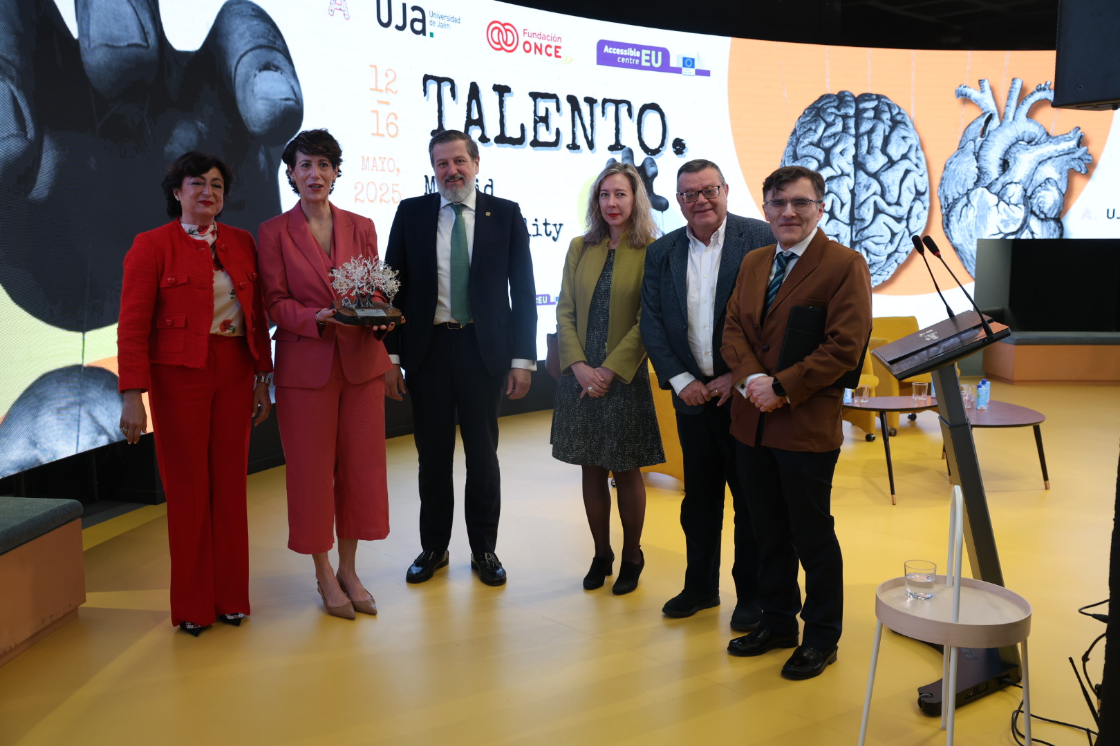 Responsables de Fundación ONCE, la Universidad de Jaén y la Mministra