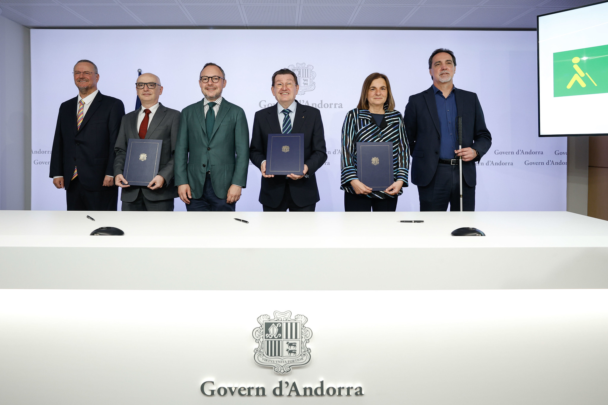 Foto de familia de los responsables de la ONCE y del Gobierno de Andorra Foto de familia de los responsables de la ONCE y del Gobierno de Andorra